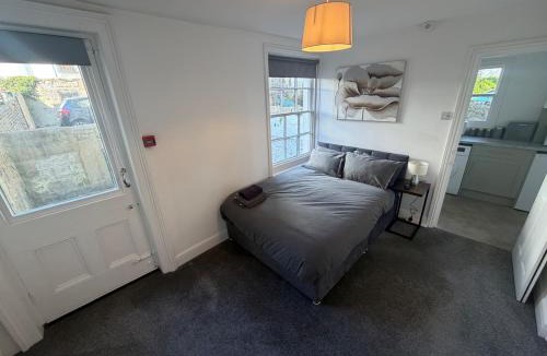 Montpelier Apartment | Contemporary 1-Bed Retreat Free Parking & Patio