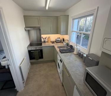 Montpelier Apartment | Contemporary 1-Bed Retreat Free Parking & Patio