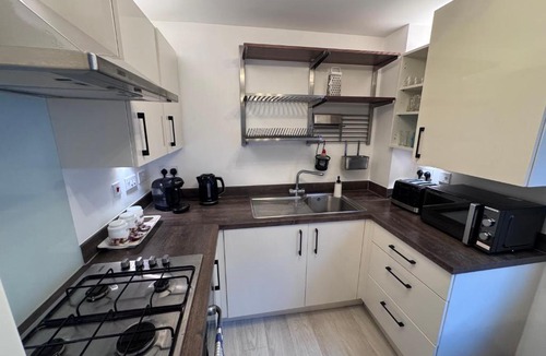Biddenham Apartment | Contemporary 2-Bed Apartment with Parking Bedford