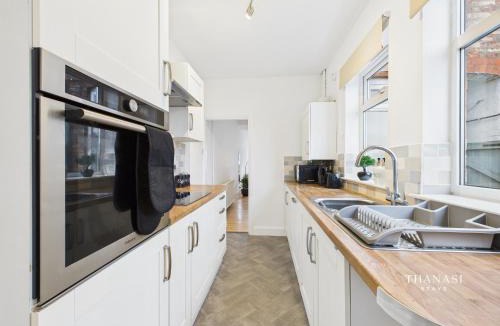 Oadby House | Contemporary 2BR House Free Parking 2 Baths sleeps 5 Oadby