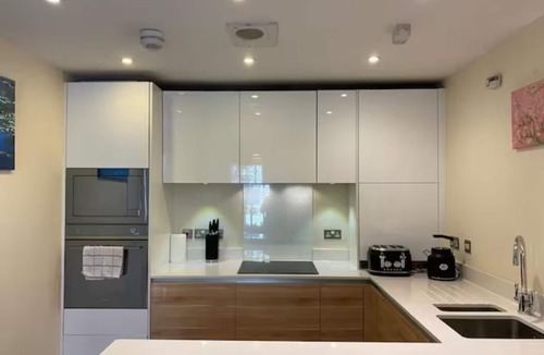 Cambridge House | Contemporary, Cosy House with Free Parking & Garden; 5 mins to Addenbrooke's
