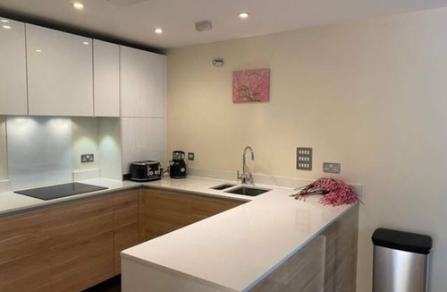Cambridge House | Contemporary, Cosy House with Free Parking & Garden; 5 mins to Addenbrooke's