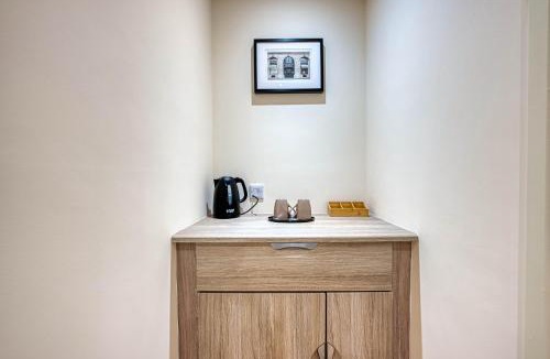 Priors Marston Apartment | Contemporary Stockton Studio Room - Free WiFi - Parking
