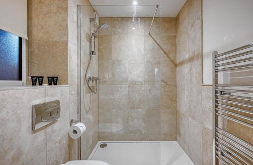 Priors Marston Apartment | Contemporary Stockton Studio Room - Free WiFi - Parking