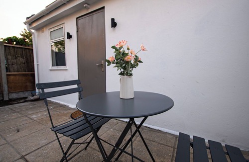 Leyton Apartment | Contemporary Studio, London Prime Location