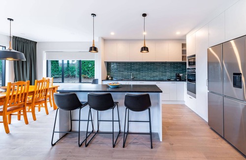 Albert Town House | Contemporary Thyme Cottage