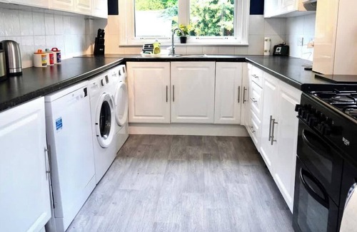 Luton Apartment | Contractors 3 Bed |WiFi | Sleeps 5 Long Term Stays