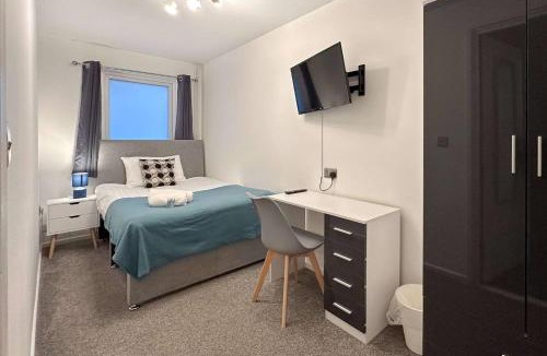 Peterborough House | Contractors Accommodation 6BR House Peterborough