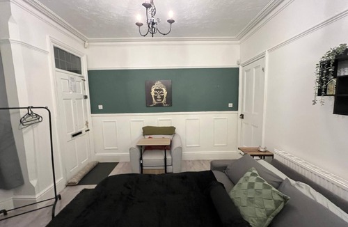 Ilkeston House | Contractors - Families - Couples - 3x Bedrooms + Sofa Bed - Sleeps 8 M1 J26&25