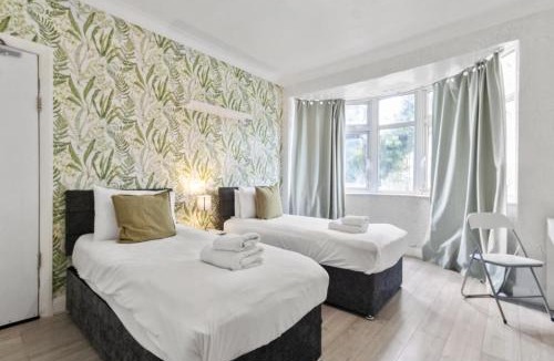 West Green House | Convenient Private Rooms in Tottenham Easy Access to Central London
