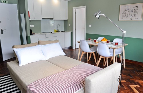 Santo Antonio Apartment | Cosmopolitan Comfort in Lisbon (4A)- by Misha's Pl