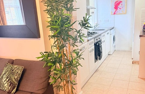 Canning Town Apartment | Cossy two bedroom apartment in Canning Town