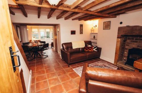 Belper House | Cosy 2-Bed Cottage with Log-Burner and Garden