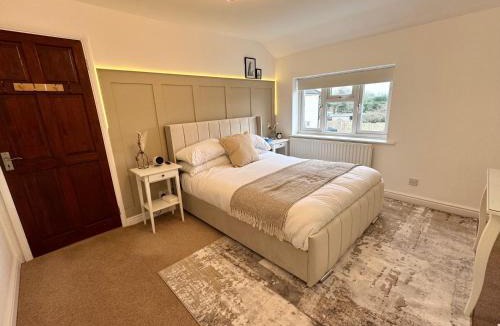 Hillingdon House | Cosy 4 Bedroom House With Secure Parking