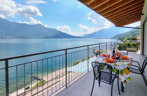Trezzone Apartment | Cosy apartment for 4 guests with A/C, WIFI, TV, terrace and pets allowed