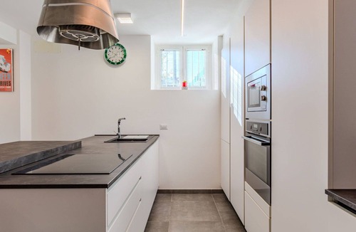 Dongo Apartment | Cosy apartment for 4 people with hot tub, WIFI, TV and terrace