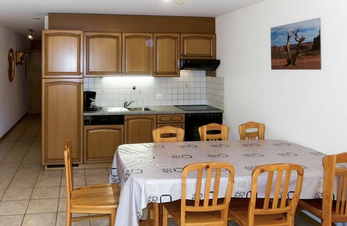 Granges Apartment | Cosy apartment for 8 guests with WIFI, TV, balcony, pets allowed and panoramic view