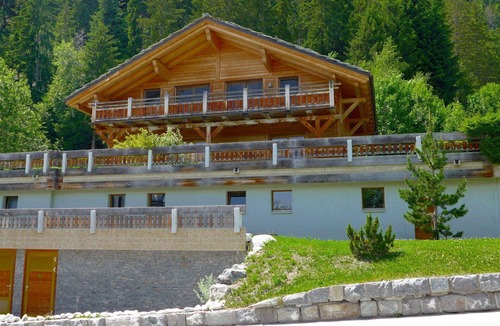 Randogne House | Cosy apartment in villa for 10 guests with WIFI, TV and balcony