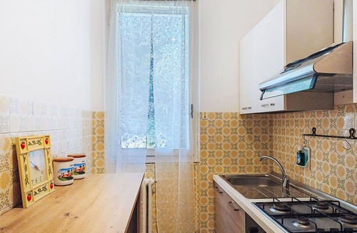 Porto Ceresio Apartment | Cosy apartment for 4 guests with WIFI, TV and balcony