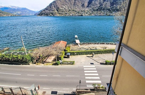 Porto Ceresio Apartment | Cosy apartment for 4 guests with WIFI, TV and balcony
