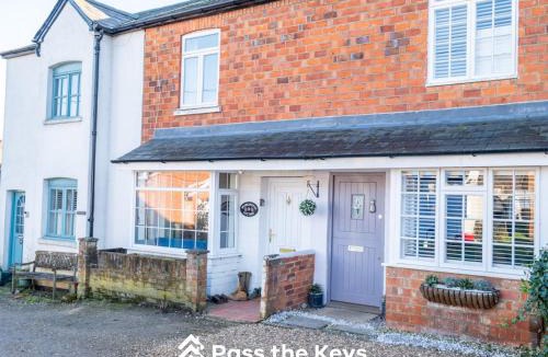 Henley House | Cosy cottage within walking distance to Hart Street, perfect for exploring Henley-on-Thames - Pass the Keys