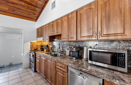 Anglers Park House | Cosy House in Key Largo with a Private Boat Ramp and Beach access