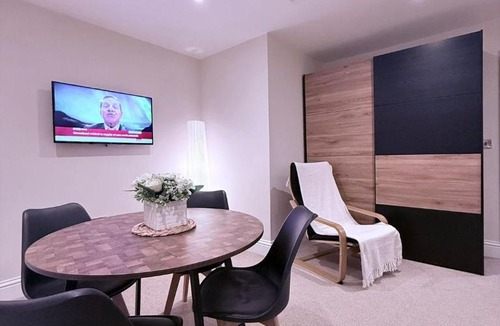 Eastbourne Apartment | Cosy,Modern 2 Bedrooms Apartment with Garden Close to Centre,Seafront, Hospital, Free Parking