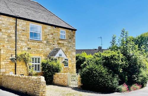 Chipping Campden Cottage | Cotswold Chic Retreats "Jacinabox" in Chipping Campden The Cotswolds