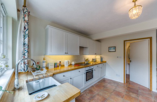 Arundel Cottage | Cottage on outskirts of Arundel with private secure parking