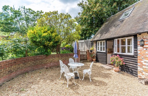 Arundel Cottage | Cottage on outskirts of Arundel with private secure parking