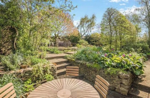 Whichford House | Cottage Sleeps 6 with Parking and Garden