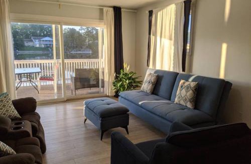 Wasaga Beach Apartment | Cottage with River Front & minutes away from Beach