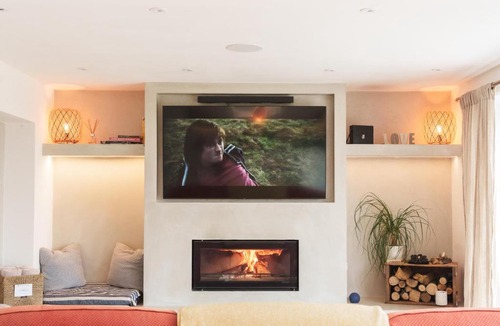 Charlton-on-Otmoor Apartment | Countryside Retreat with Hot Tub near Bicester Village