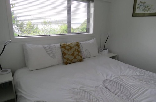 Coromandel Apartment | Couples Getaway with Stunning Views of Harbour and Mountain Ranges