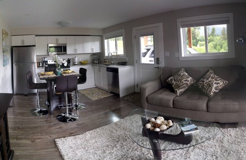 Lake Cowichan Apartment | Cowichan is calling you out to PLAY!