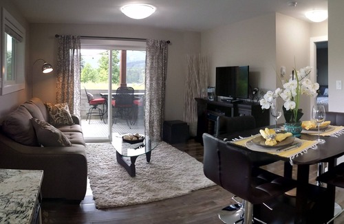 Lake Cowichan Apartment | Cowichan is calling you out to PLAY!