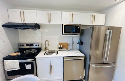 Grimsby Apartment | Cozy 1-Bedroom Apartment in the Heart of Grimsby