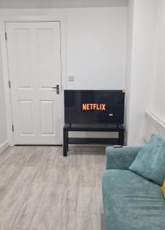 Welford Apartment | Cozy 1-Bedroom fully furnished Apartment