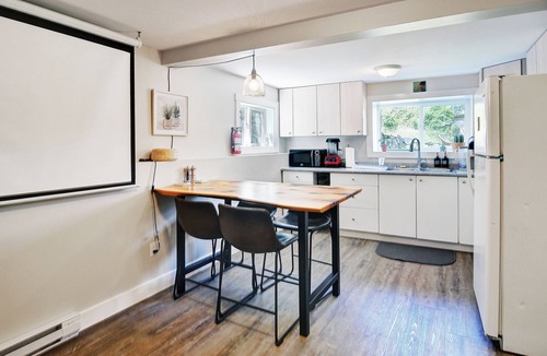 Heritage Downtown House | Cozy 1-BR suite with ocean views, full kitchen, projector, and garden