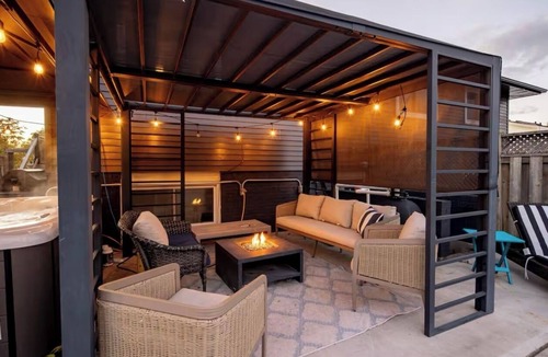 St. Catharines House | Cozy 3Bed w/Pool, Hot Tub & Fire Pit – 15 Mins to Falls