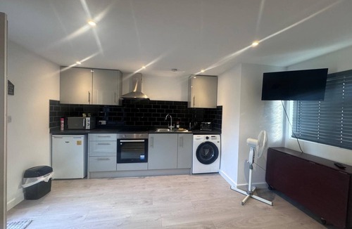 Hove Apartment | Cozy and modern studio in prime location-perfect for your getaway