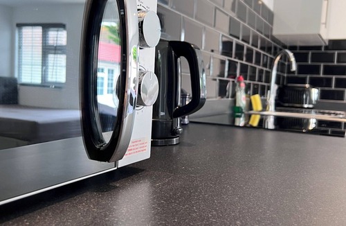 Hove Apartment | Cozy and modern studio in prime location-perfect for your getaway