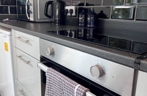 Hove Apartment | Cozy and modern studio in prime location-perfect for your getaway