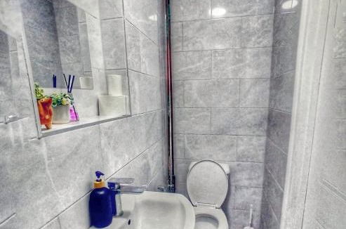 Oadby House | Cozy and Spacious Room Two Double Beds Free WiFi and Parking