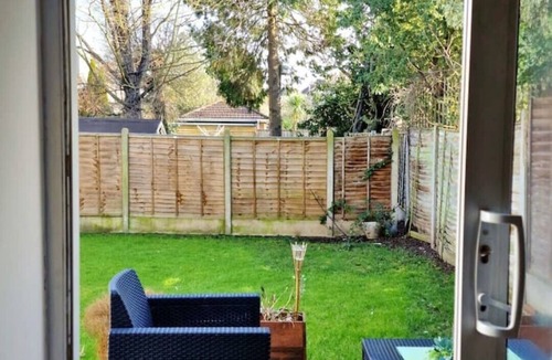 Roxeth House | Cozy, bright and immaculate double bedroom with ensuite bathroom.n