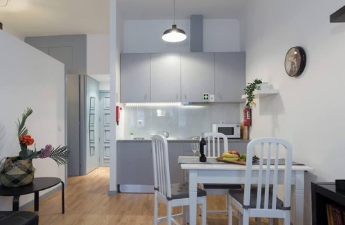 Uniao de Freguesias do Centro Apartment | Cozy Bright Rustic Flat | City Center by HostWise
