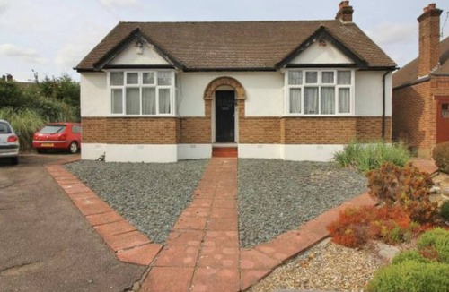 Cuffley House | Cozy bungalow in great location