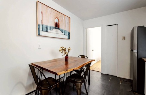 Mile End Apartment | Cozy-Chic Plateau Escape|Mont-Royal Fun