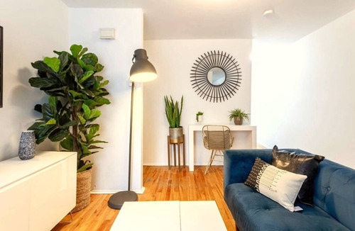 Mile End Apartment | Cozy-Chic Plateau Escape|Mont-Royal Fun