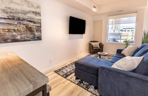 Kelowna Central Business District Condo | Cozy DT Condo Steps to the Beach!